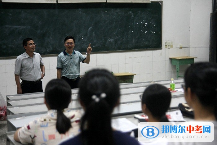 高考在即，四川省威遠中學領導慰問高三考生