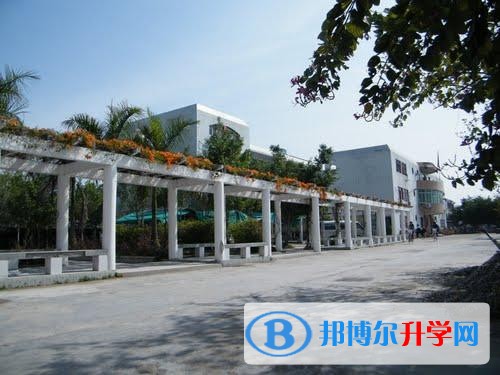 昆明市云光中學(xué)招生辦聯(lián)系電話