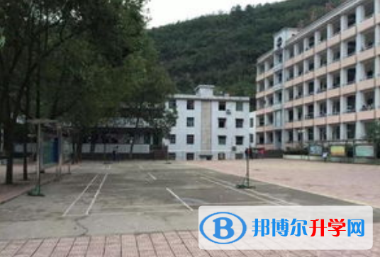 重慶云陽(yáng)南溪中學(xué)2021年招生辦聯(lián)系電話